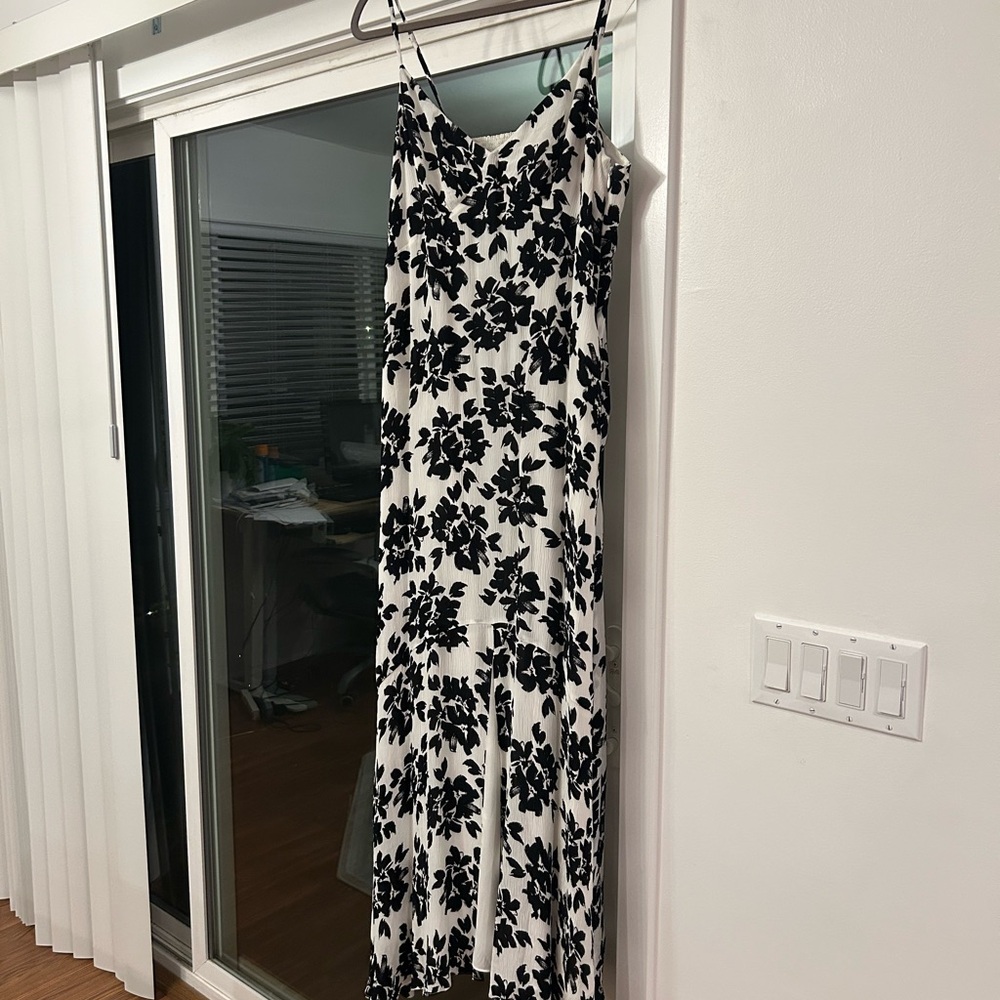 Elegant Black and White Madewell Floral Dress